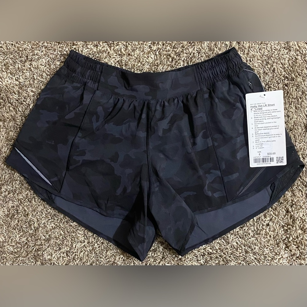 Lululemon Hotty Hot LR Short 4” *Lined Size 8 Tall